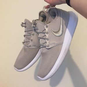 EUC Nike Roshe Two 2 Pale Grey